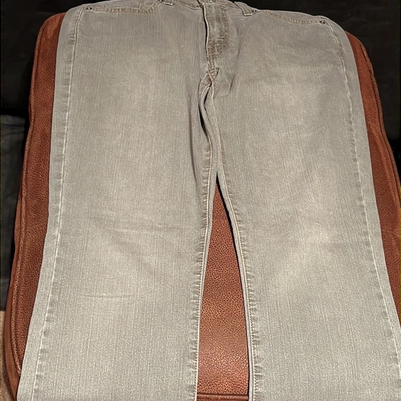 Levi’s 515 Boot Cut Jeans - Picture 11 of 16